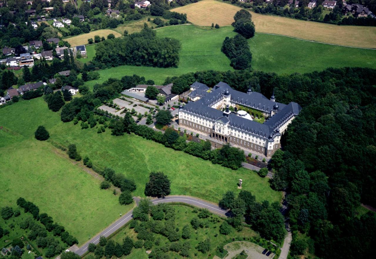 Отель Kardinal Schulte Haus Бергиш-Гладбах Экстерьер фото